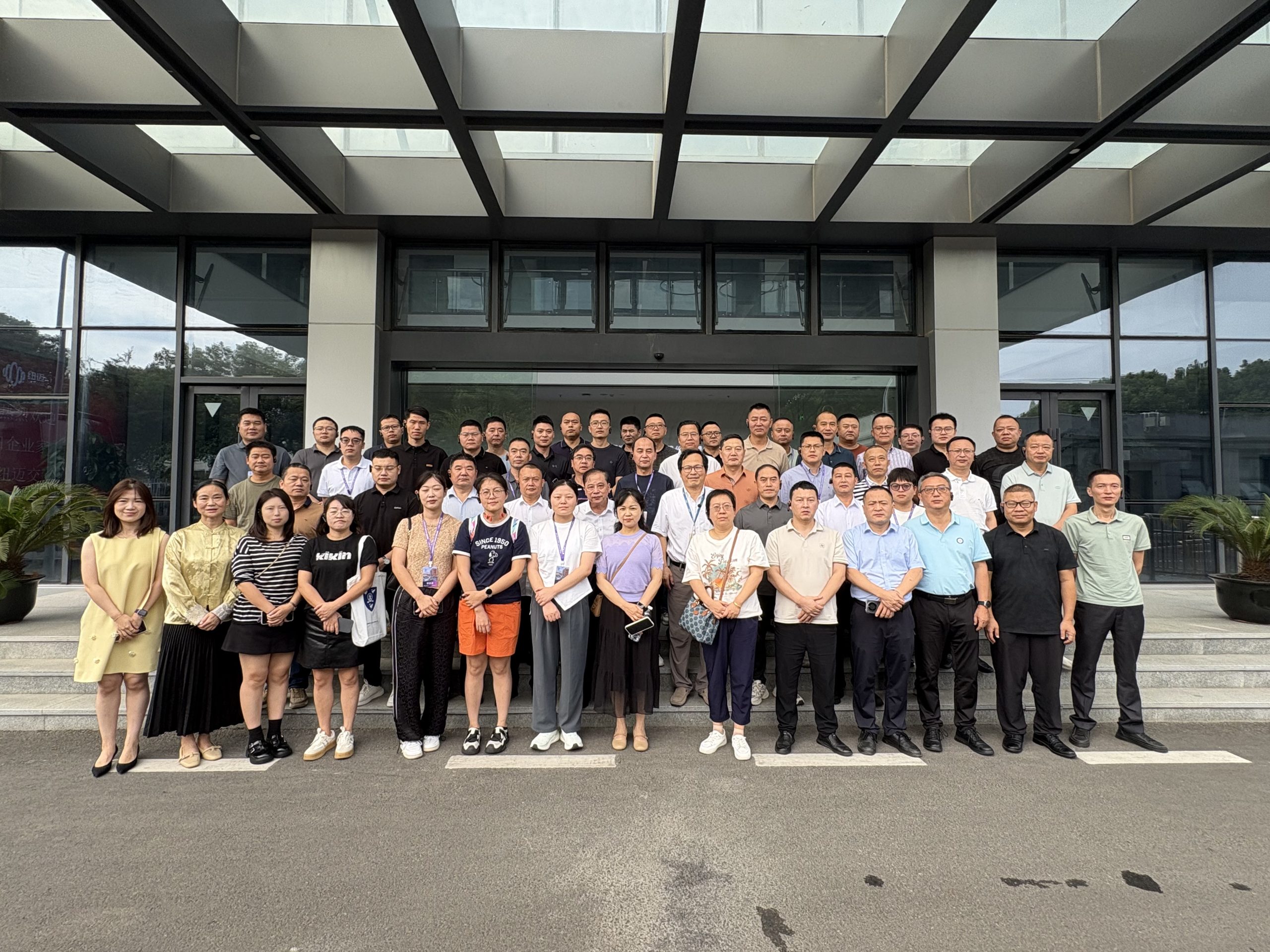 专精特新企业家代表团走进在线娱乐入口