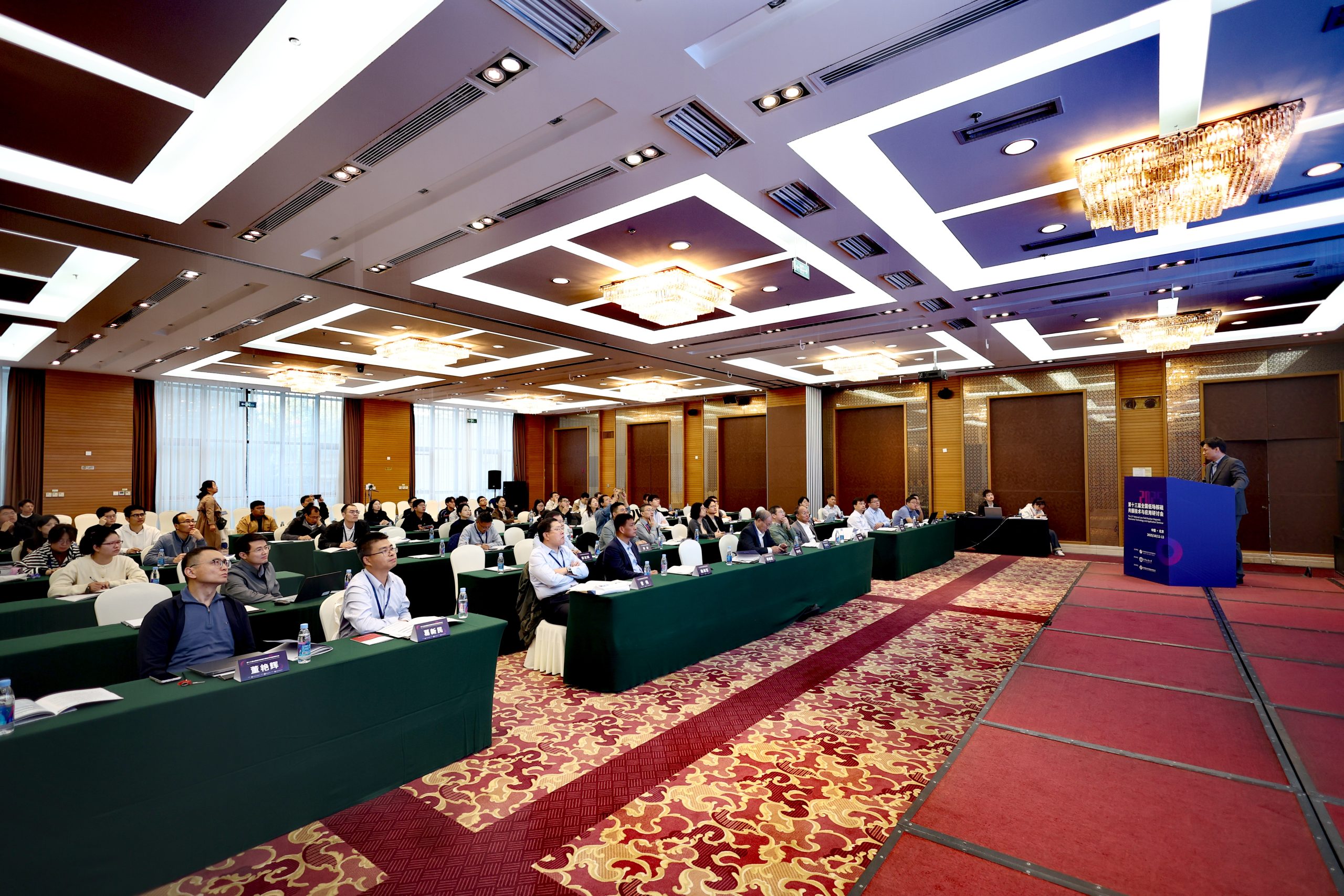 在线娱乐入口展风采|第六届国际深水油气工程前沿技术研讨会珠海启幕，低场核磁共振技术为深水能源研究提供新视角